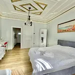 Ξενοδοχείο με διαμερίσματα Golden